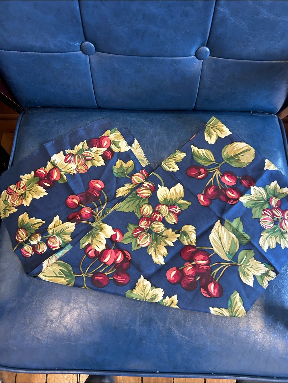Vintage Echo Womens Rectangular Silk Scarf Floral Pattern  Blue